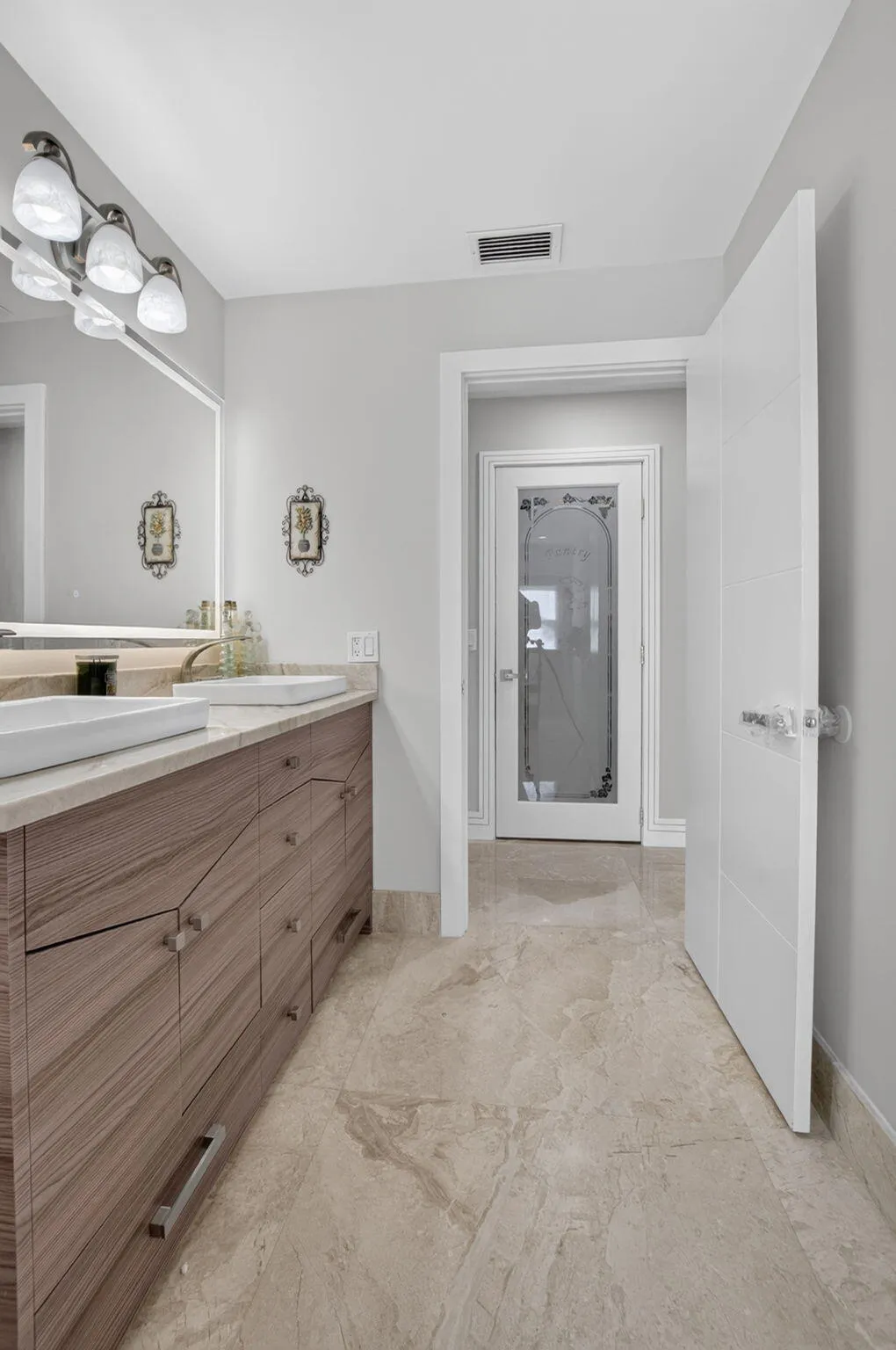 3rd bath towards pantry in hallway