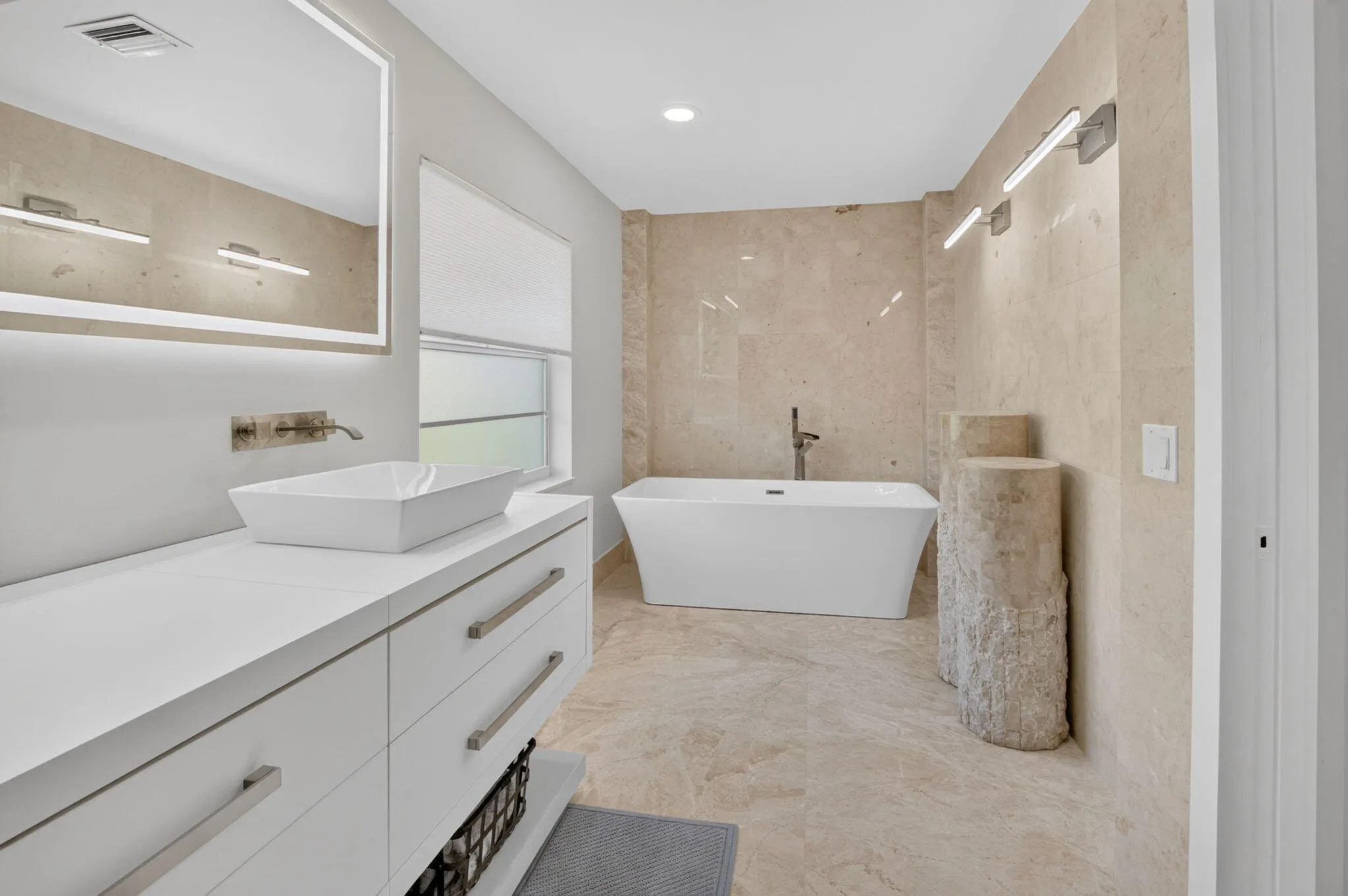 Primary freestanding tub