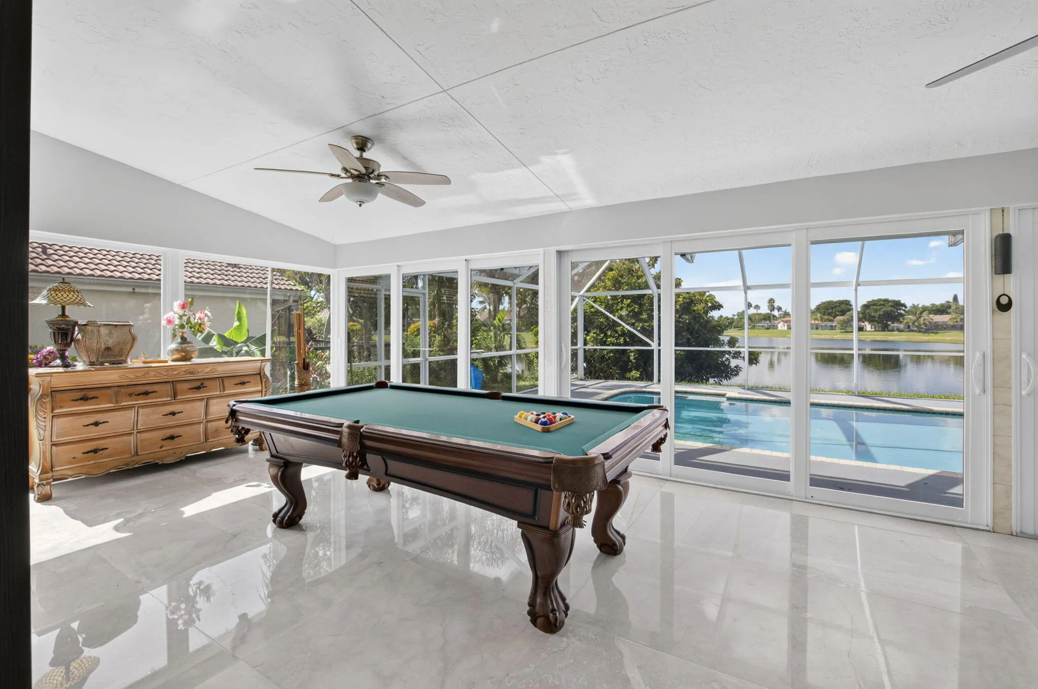 Flex living space pool & lake views