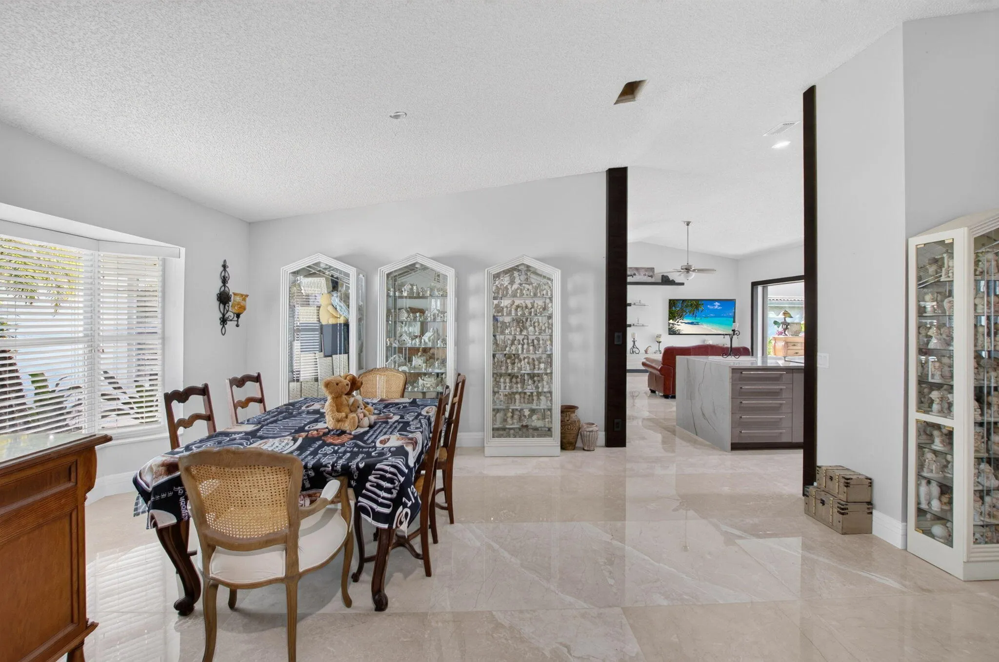 Dining towards kitchen