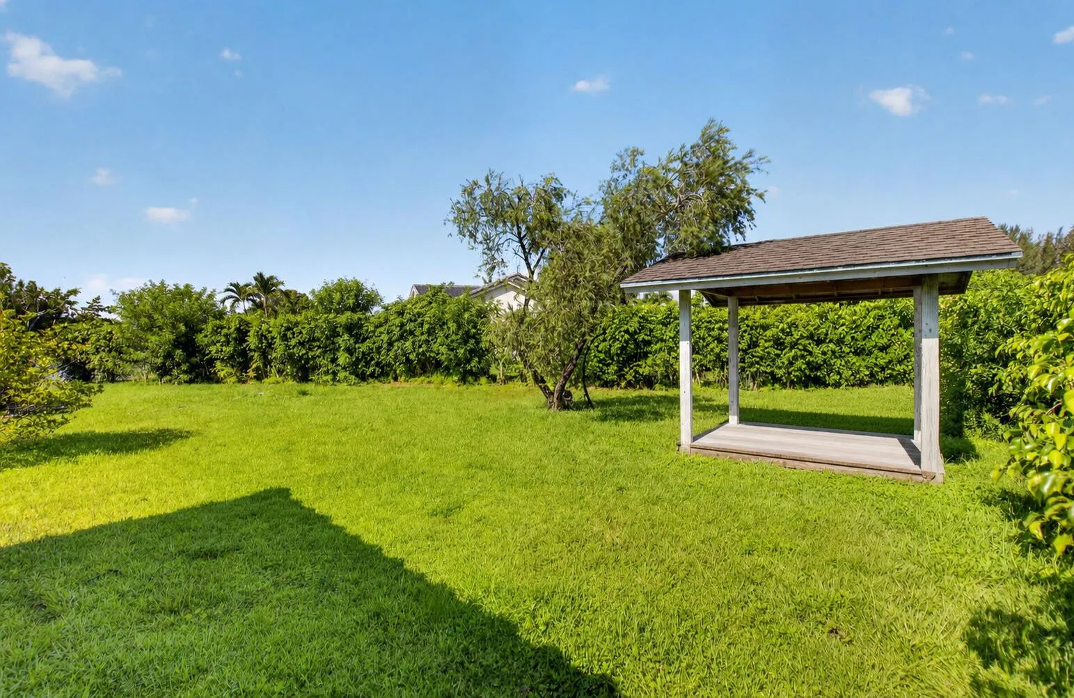 Side yard gazebo