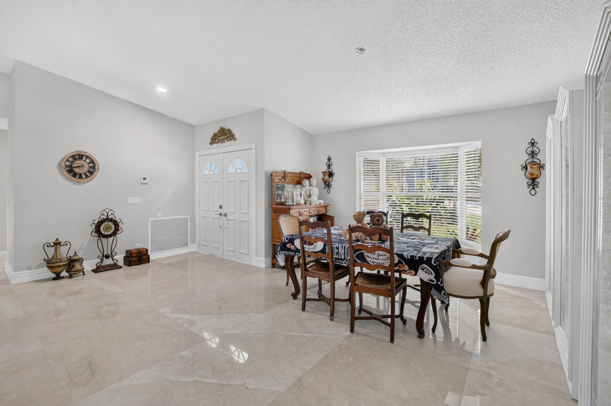 Formal Dining w Bay window