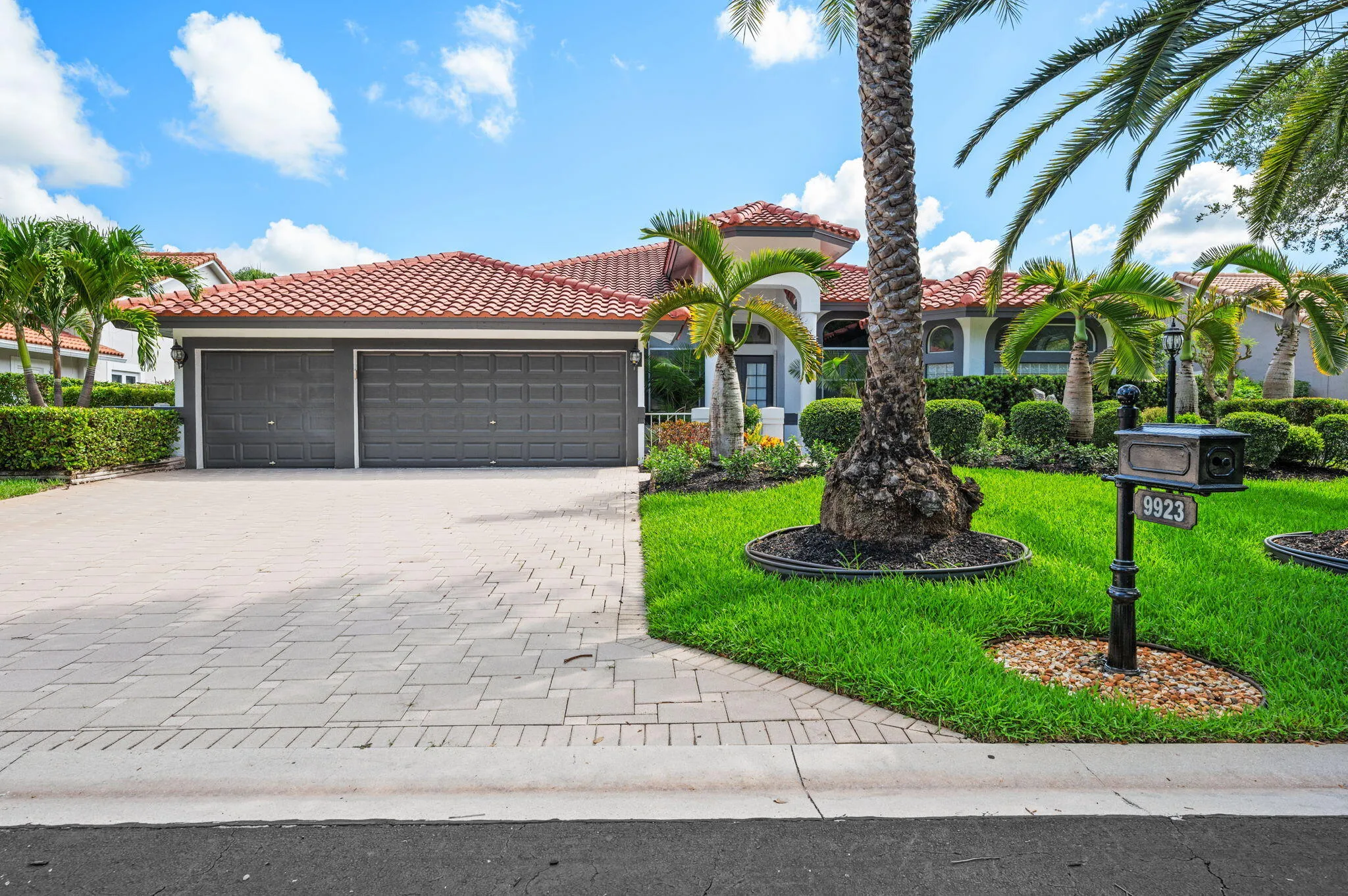 4-web-or-mls-9923-nw-64th-ct