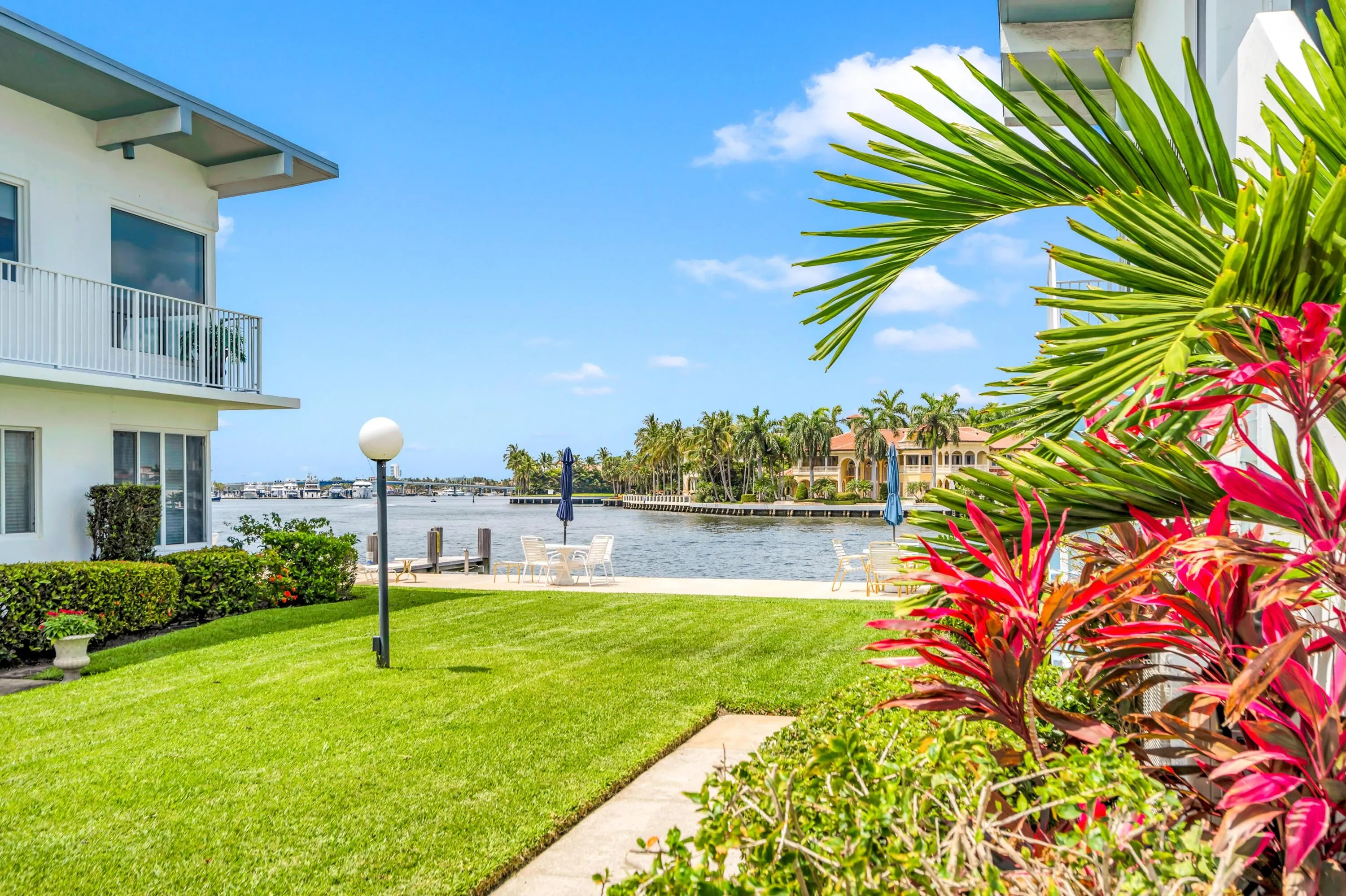 425 BAYSHORE DR #15-3
