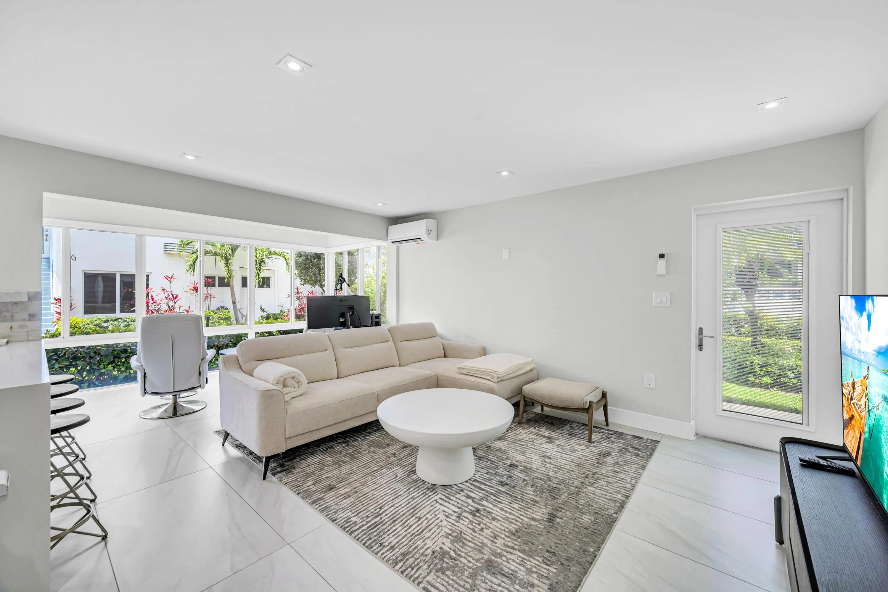 425 BAYSHORE DR #15-10