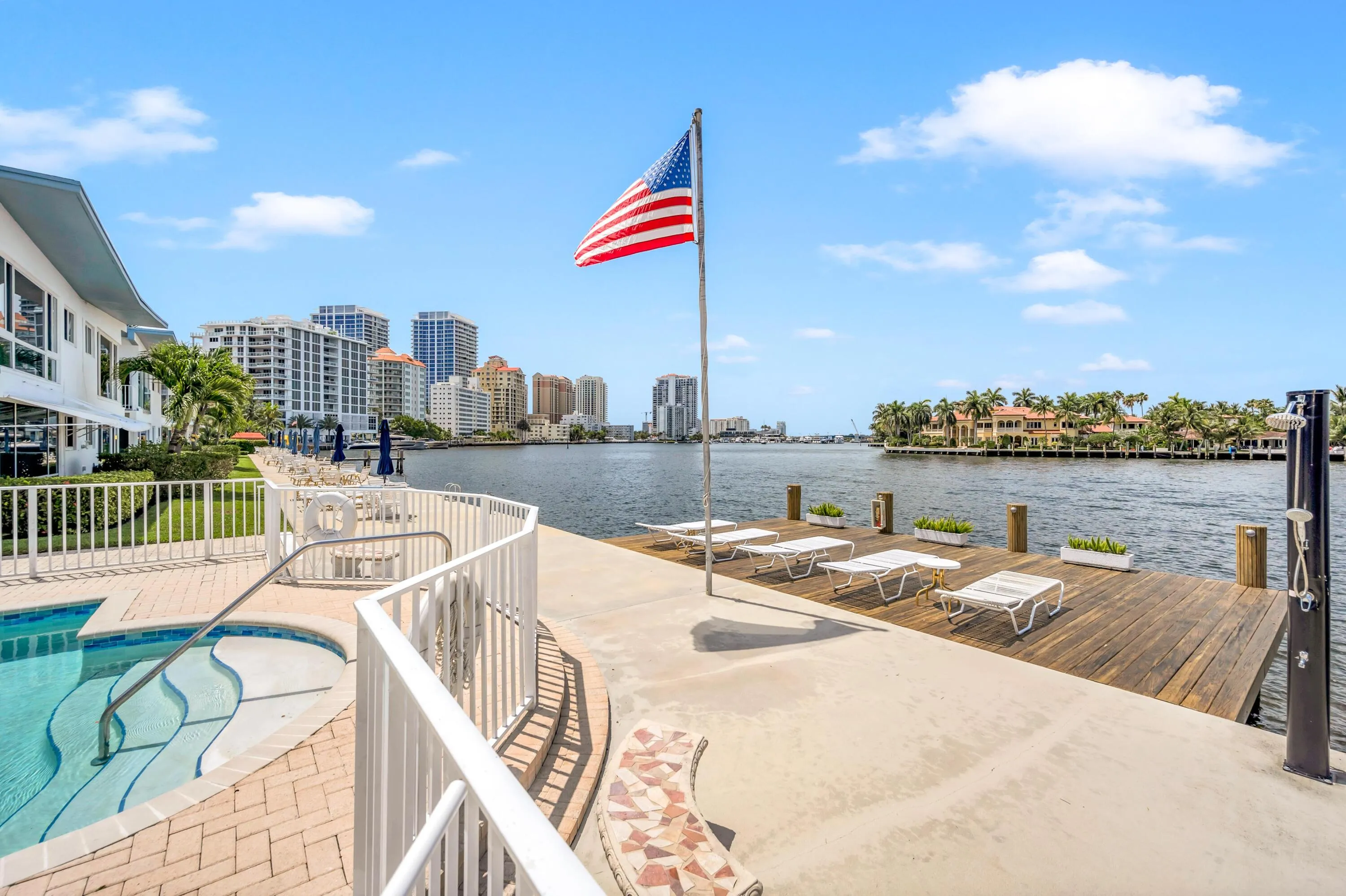 425 BAYSHORE DR #15-6