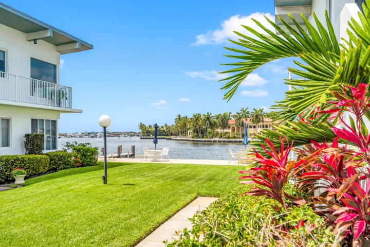 425 BAYSHORE DR #15-3
