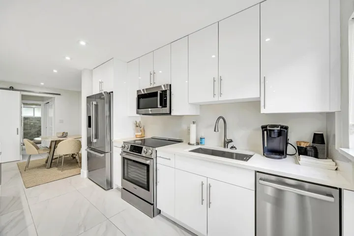 425 BAYSHORE DR #15-21
