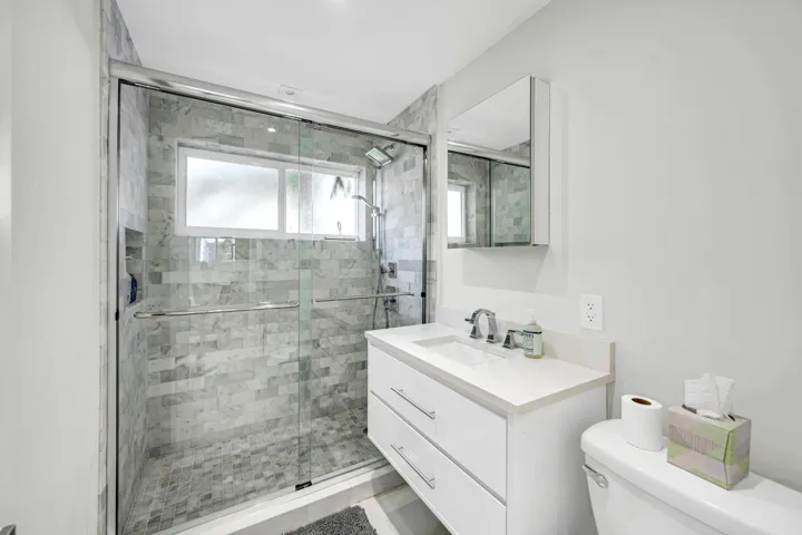 425 BAYSHORE DR #15-37