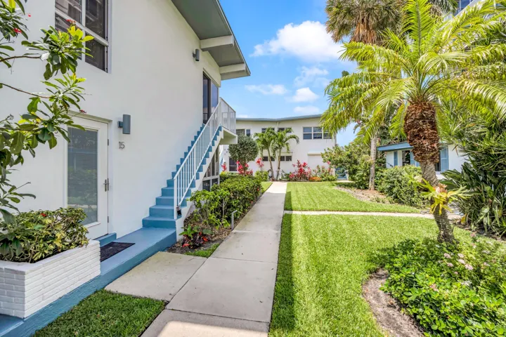 425 BAYSHORE DR #15-9