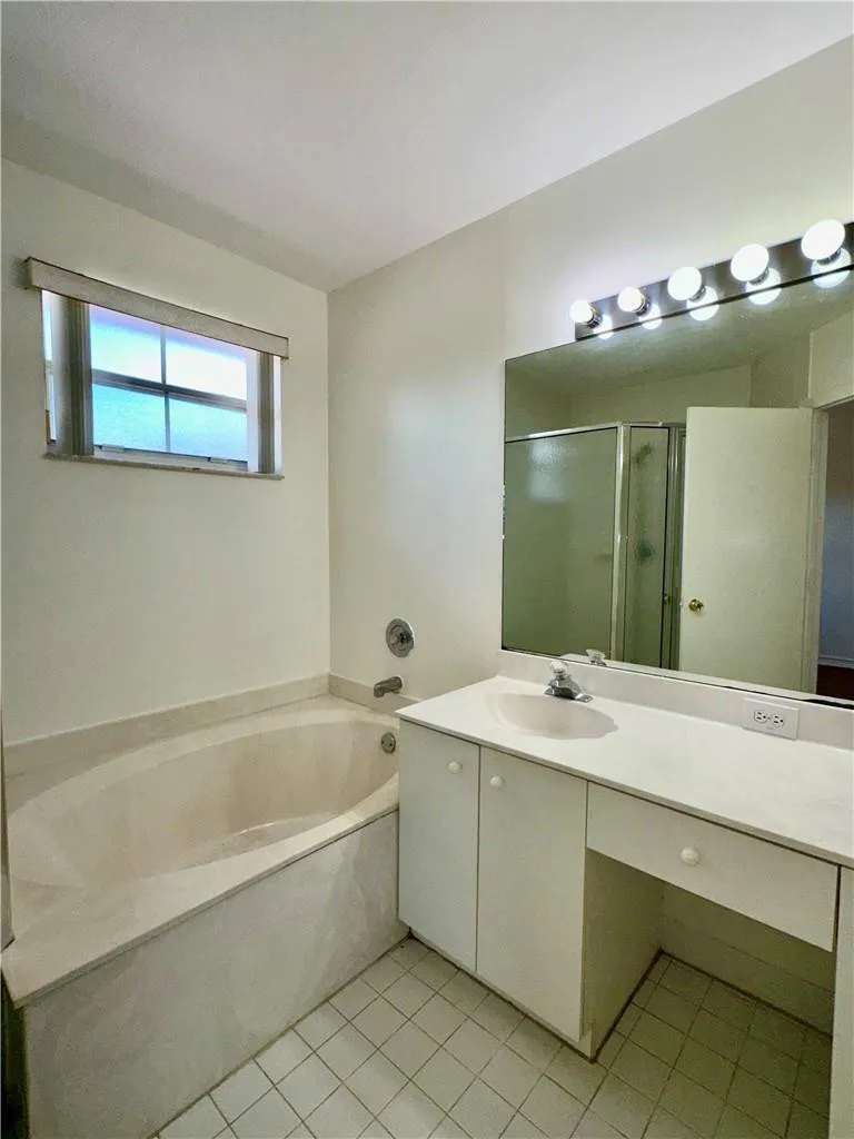 Primary En-suite Bathroom