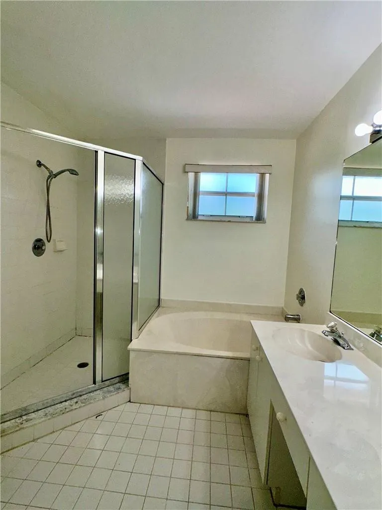 Primary En-suite Bathroom