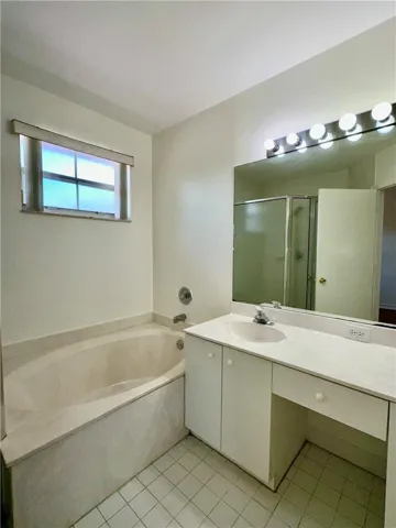 Primary En-suite Bathroom