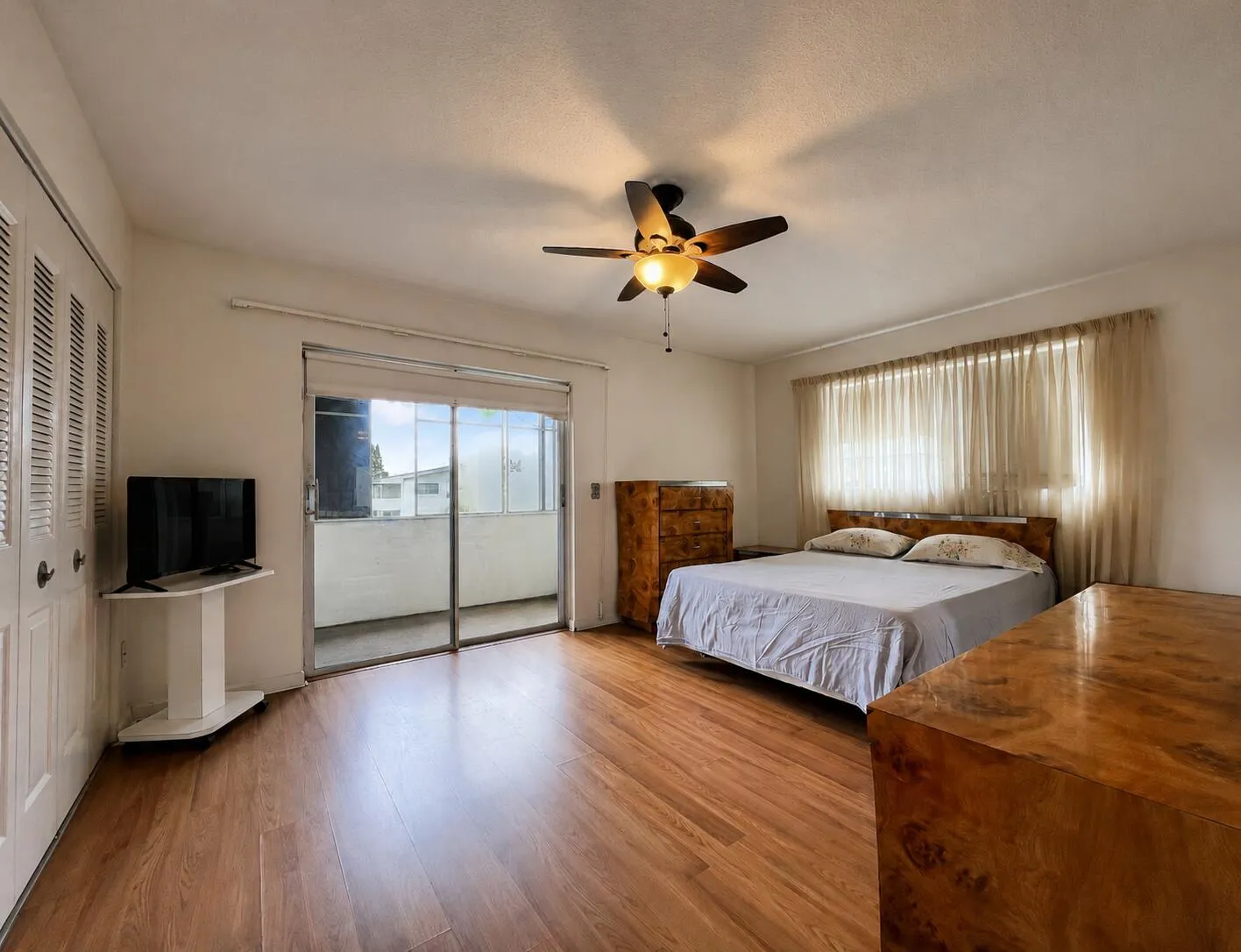 Spacious Bedroom Retreat