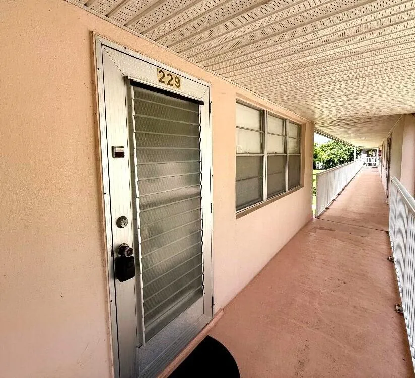 Lovely Corner Condo in 55+ Century Village! Close to Hastings Fitness Center and the Dorchester Pool!