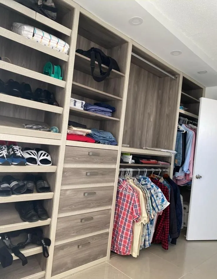 Custom closet bedroom
