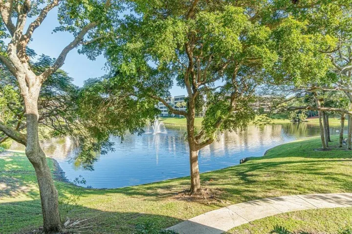 You get to look at this lake every day!