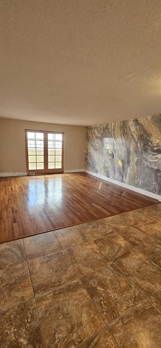 LIVING/DINING