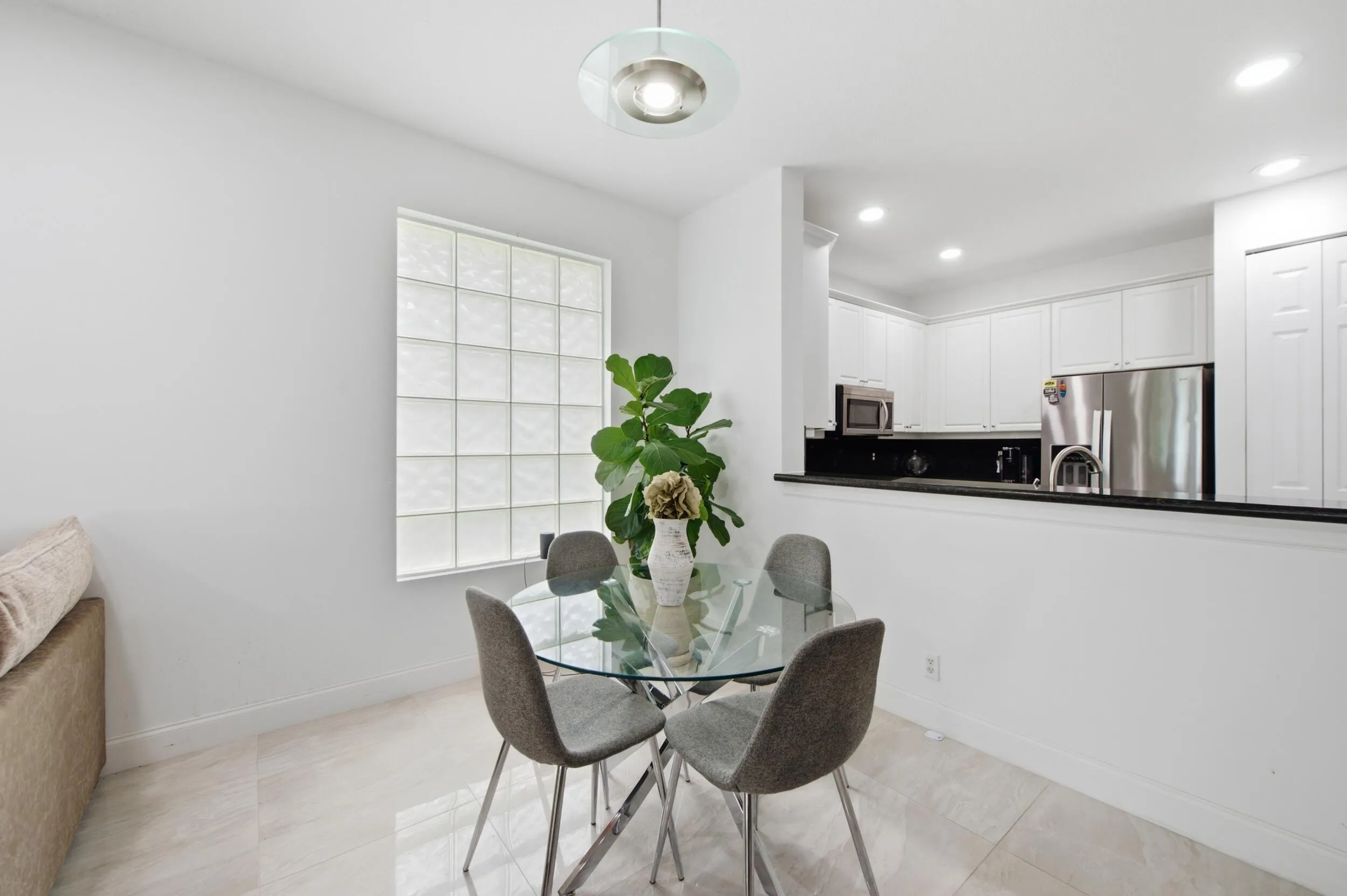Eat in kitchen