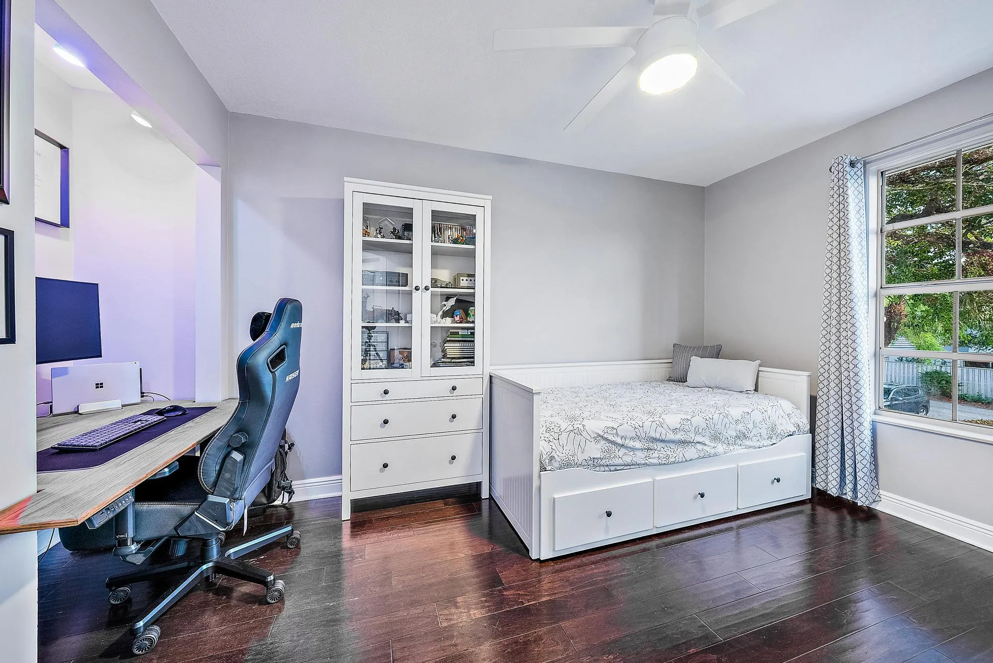 Guest bedroom 1