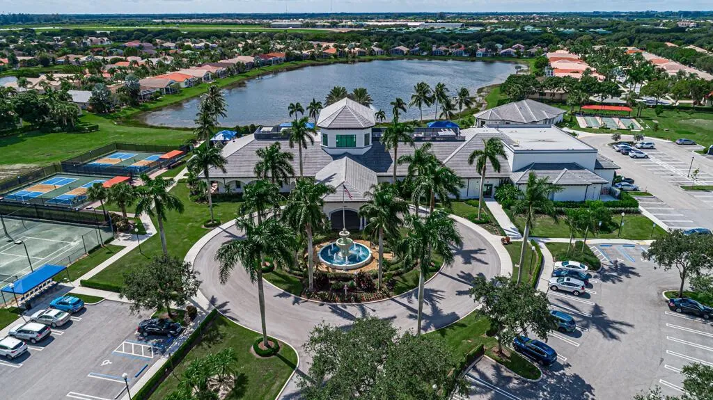 Clubhouse outside2