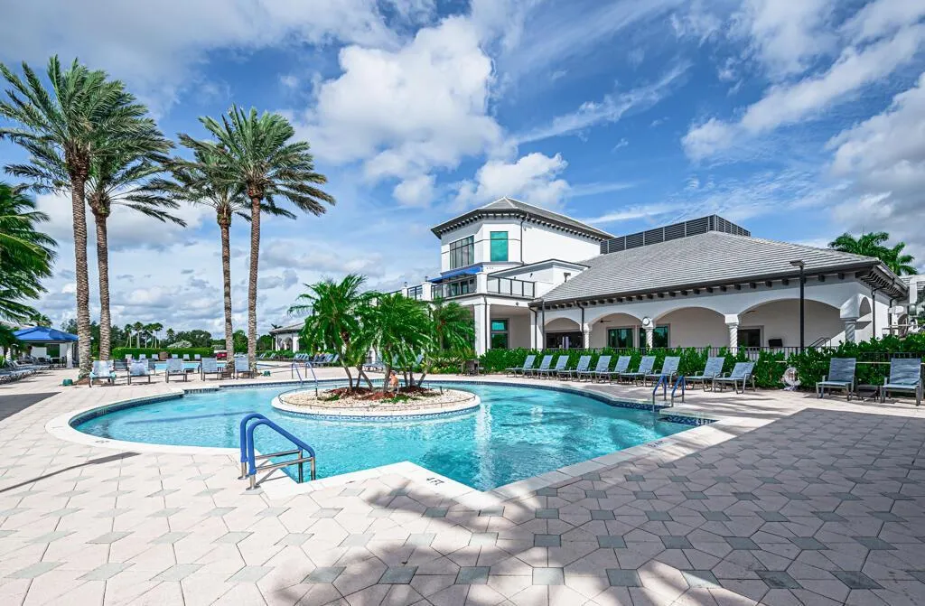 Clubhouse Pool2