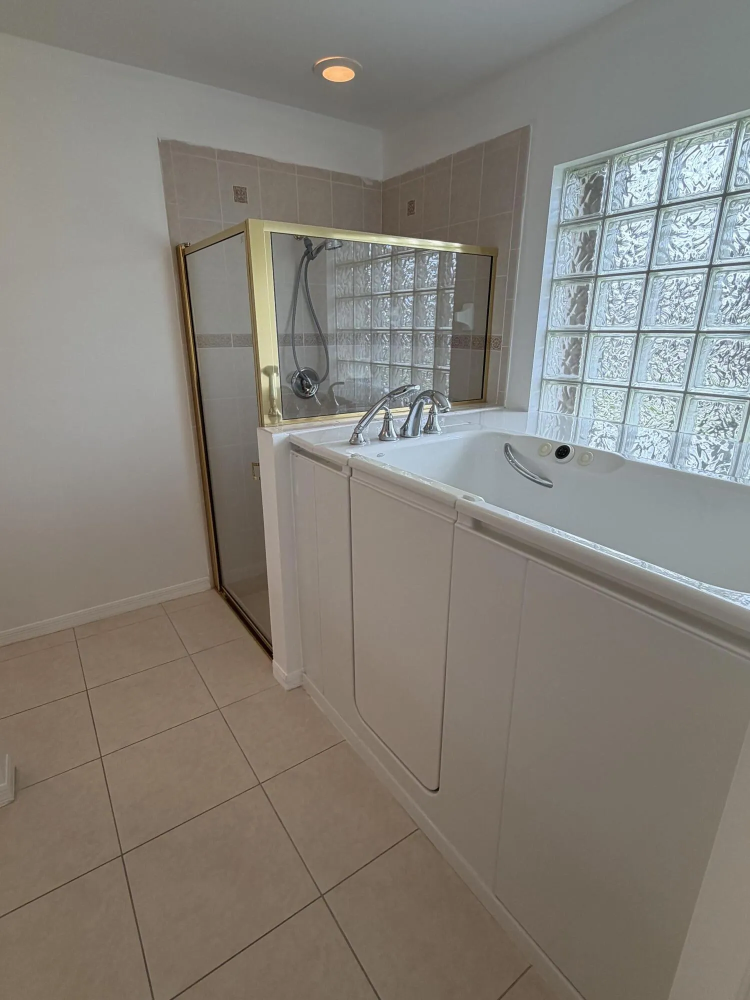 Master Tub