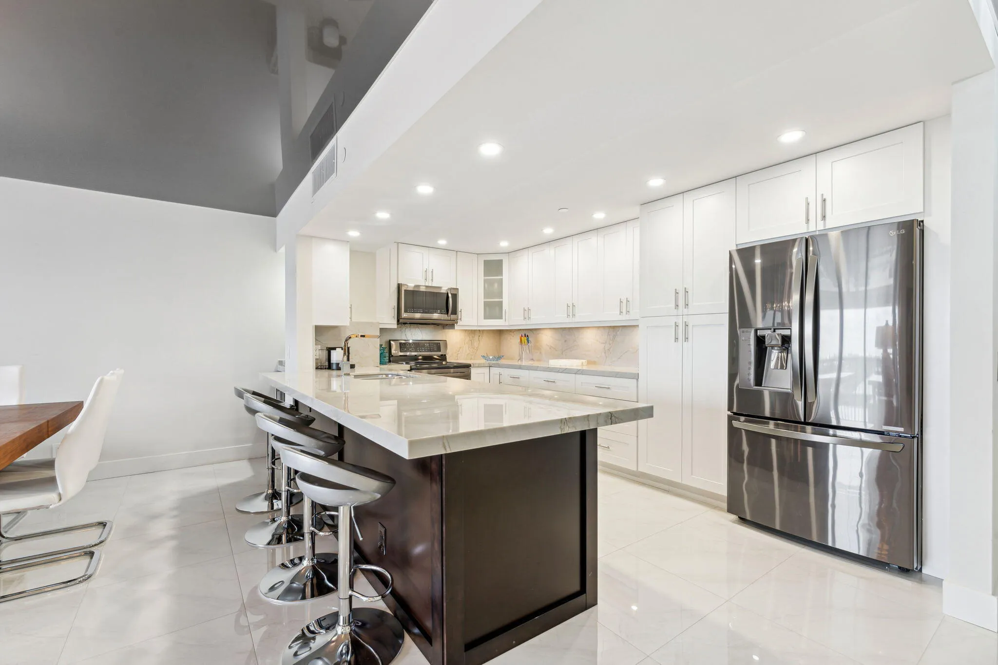 Counter for casual eating and entertaining