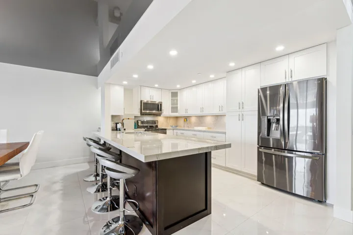 Counter for casual eating and entertaining