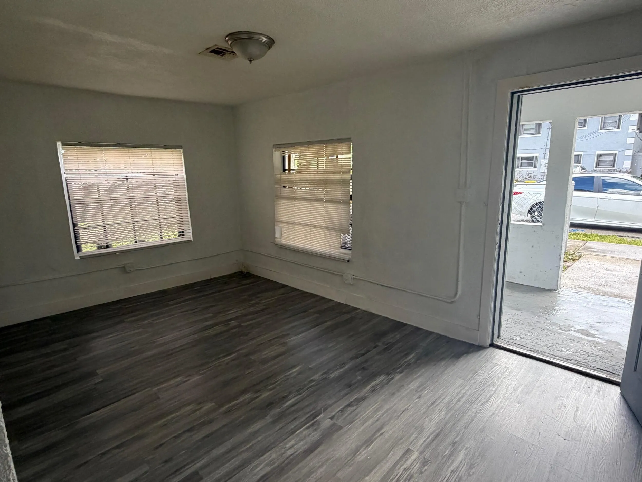 LIVING ROOM/ FRONT ENTRANCE