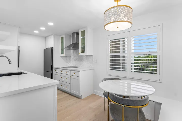 Eat-in Kitchen