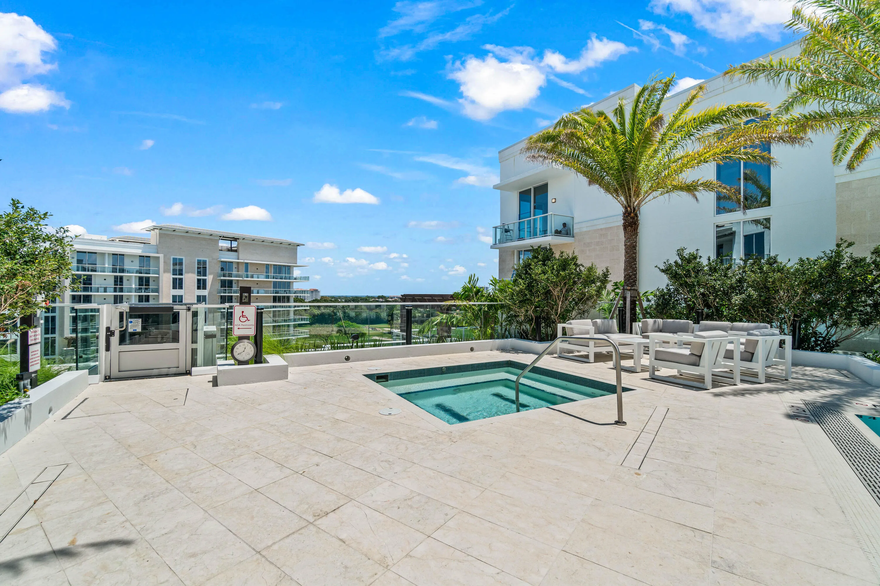 Alina 220 - Roof top pool level 7