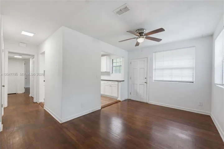 8 Dining Kitchen Hall