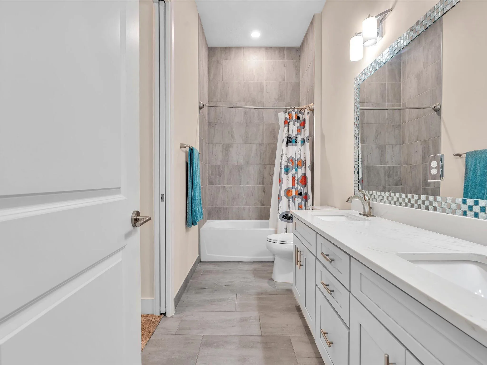 Guest Bathroom 2