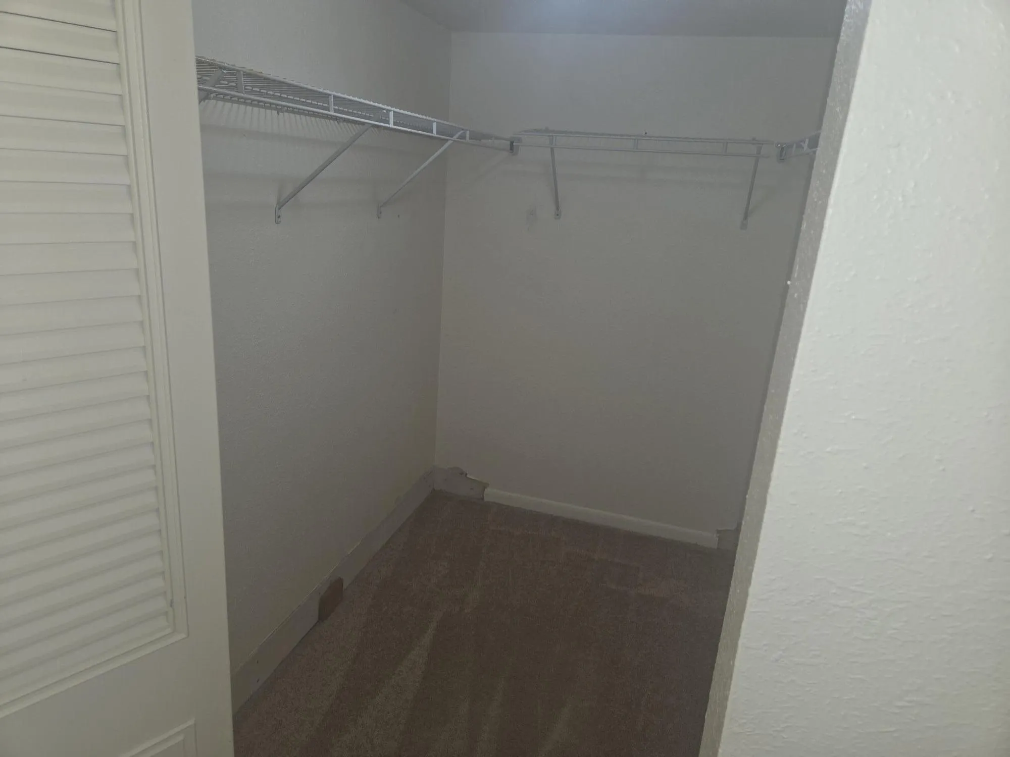 MC 228 Walk-in Closet