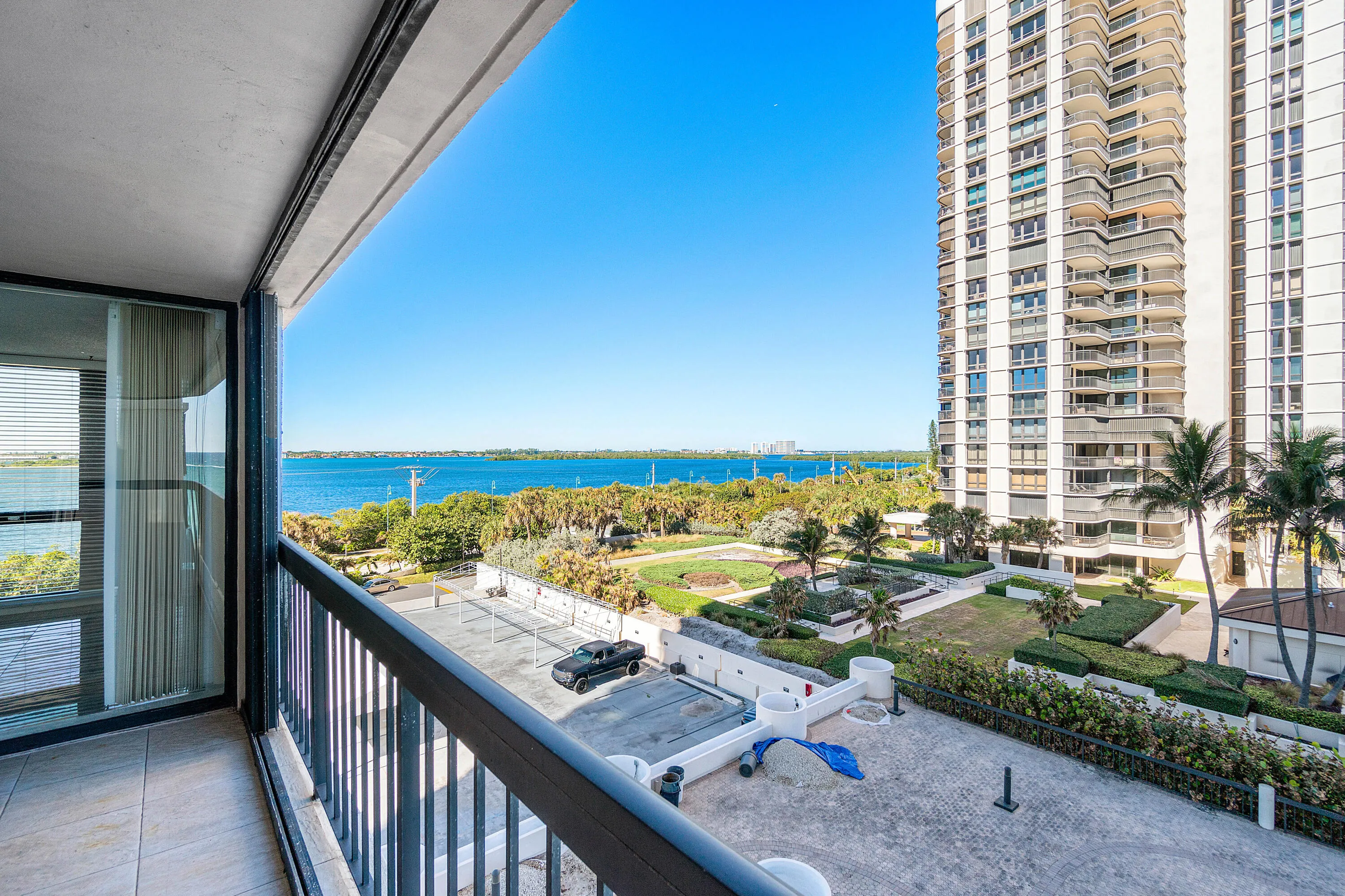 Balcony Intracoastal View