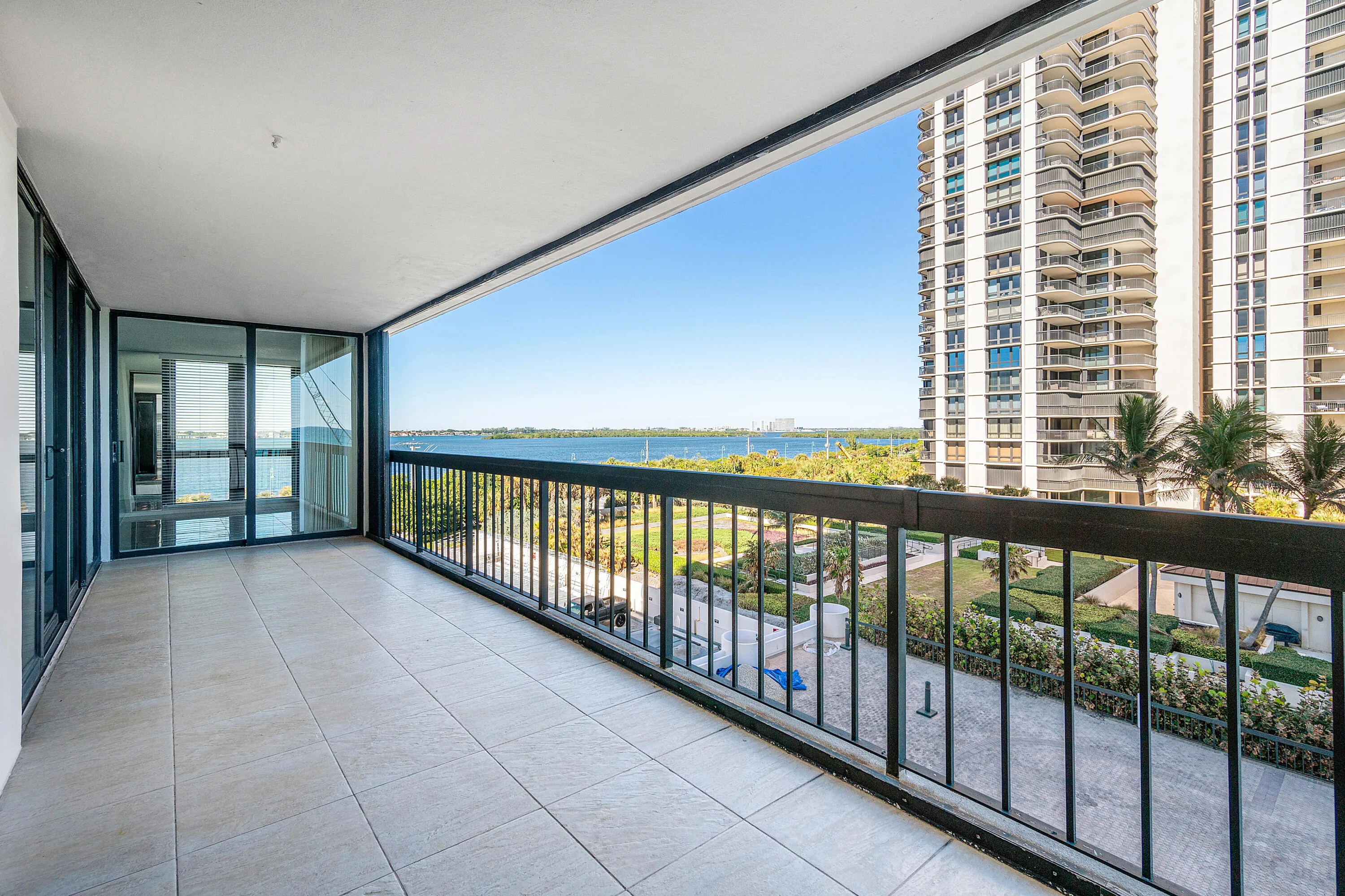 Balcony Intracoastal View