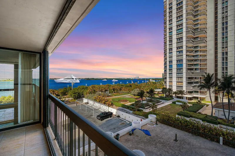 Virtual Balcony - Intracoastal View