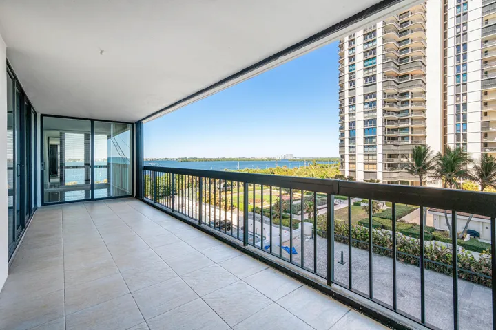 Balcony Intracoastal View