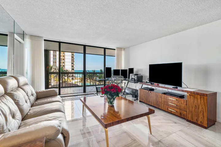 015-5380NorthOceanDrive-5G-RivieraBeach-