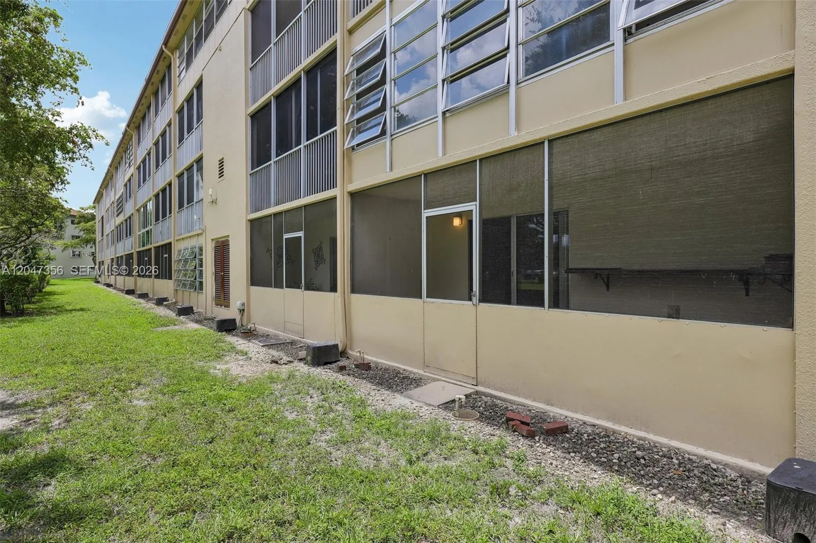Photo 33
