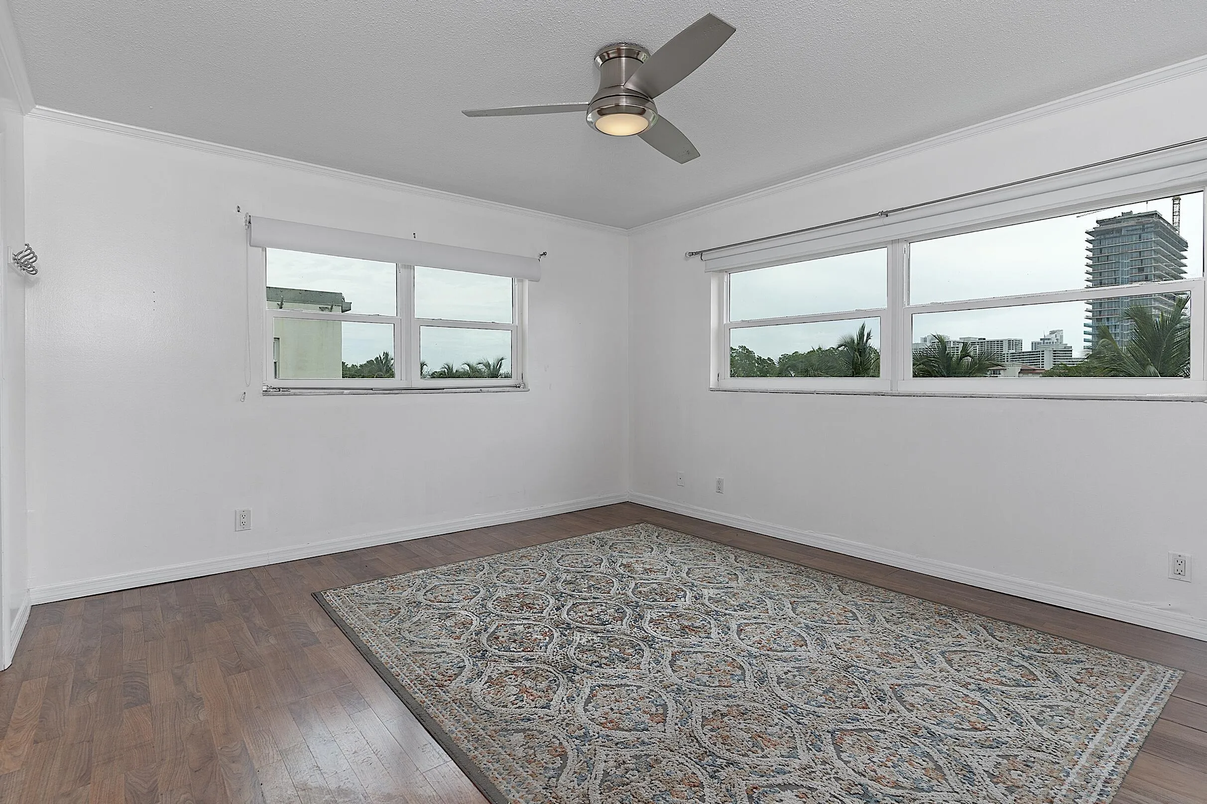 - 300 Northeast 14th Avenue, Hallandale