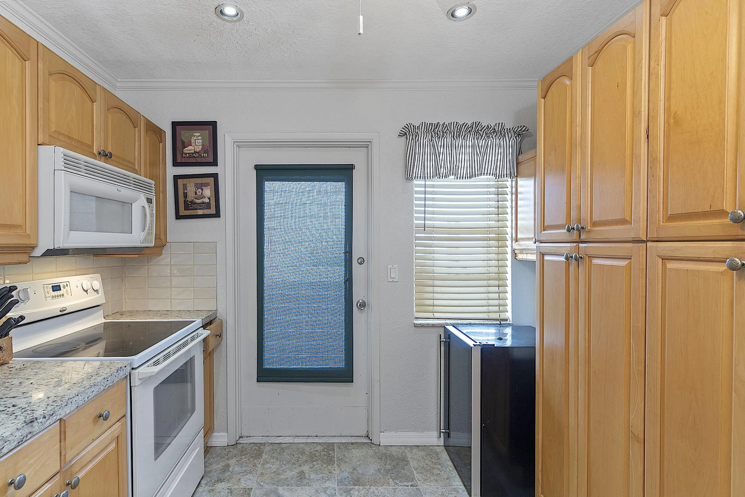 - 300 Northeast 14th Avenue, Hallandale