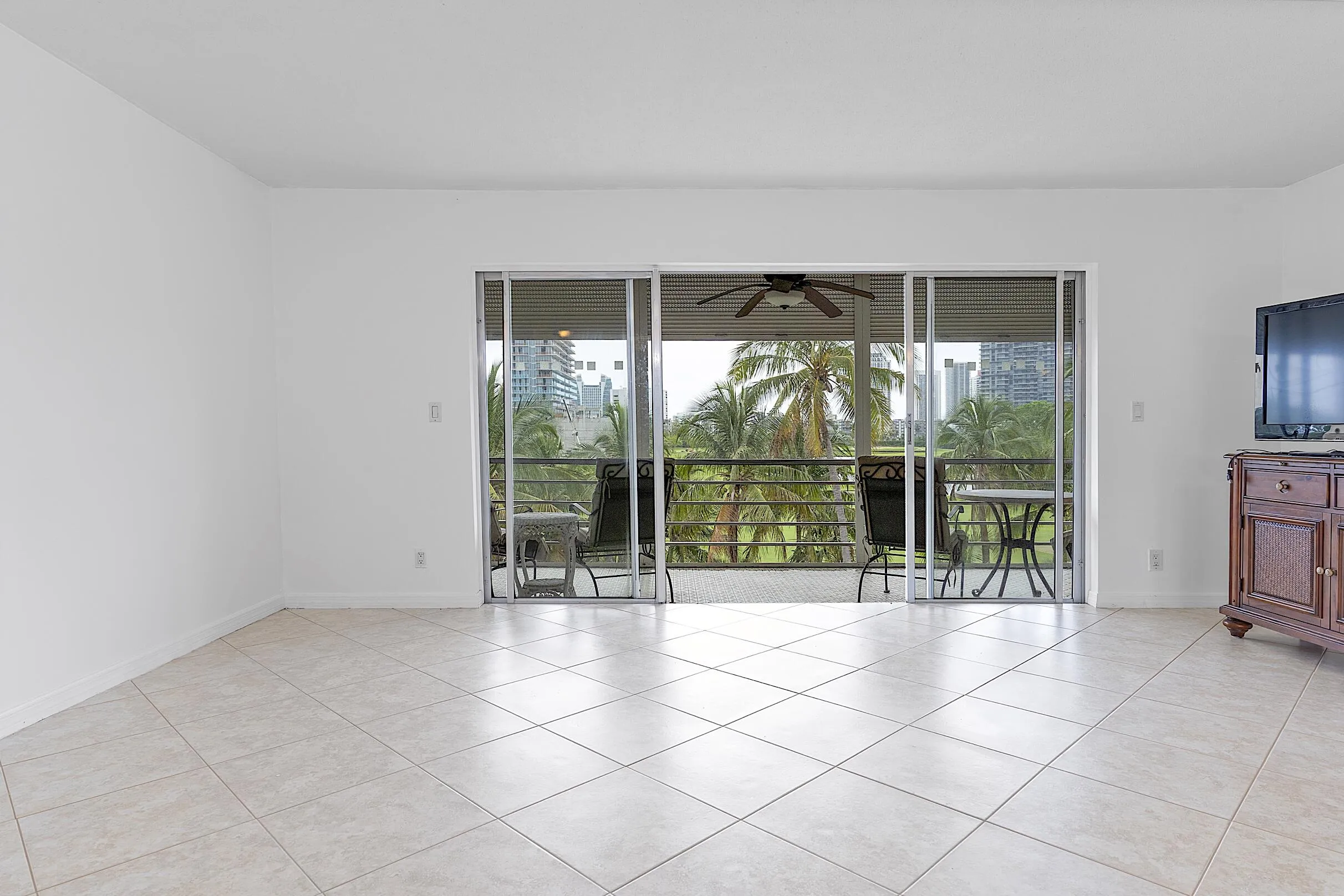 - 300 Northeast 14th Avenue, Hallandale