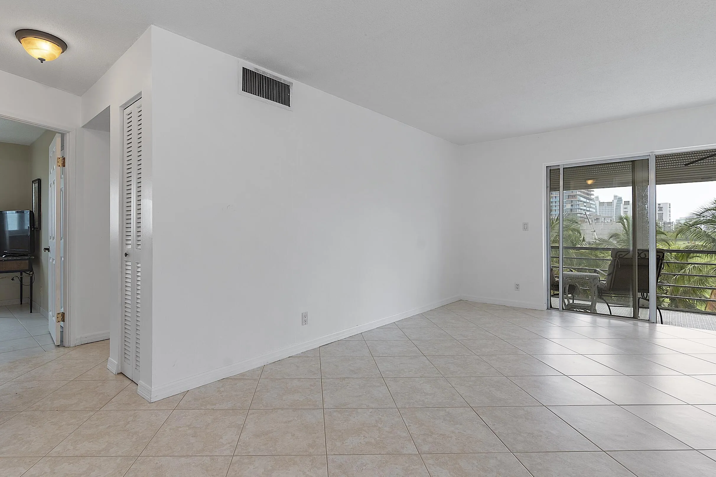 - 300 Northeast 14th Avenue, Hallandale