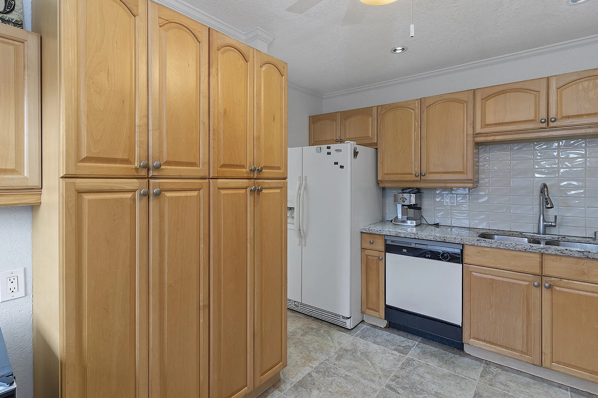 - 300 Northeast 14th Avenue, Hallandale