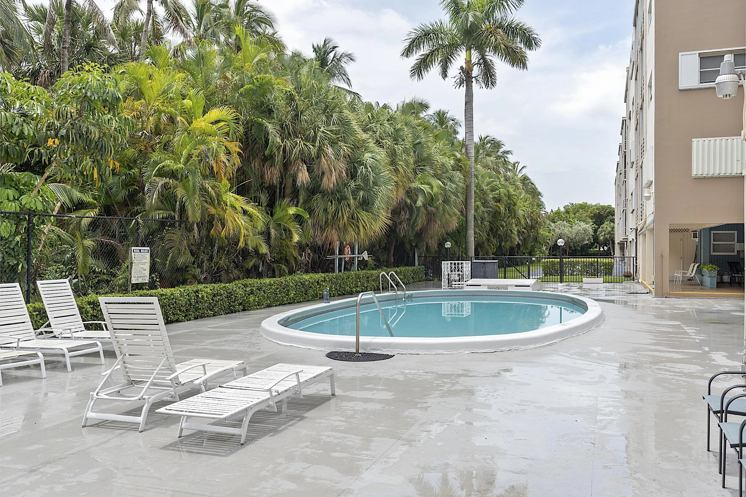 - 300 Northeast 14th Avenue, Hallandale