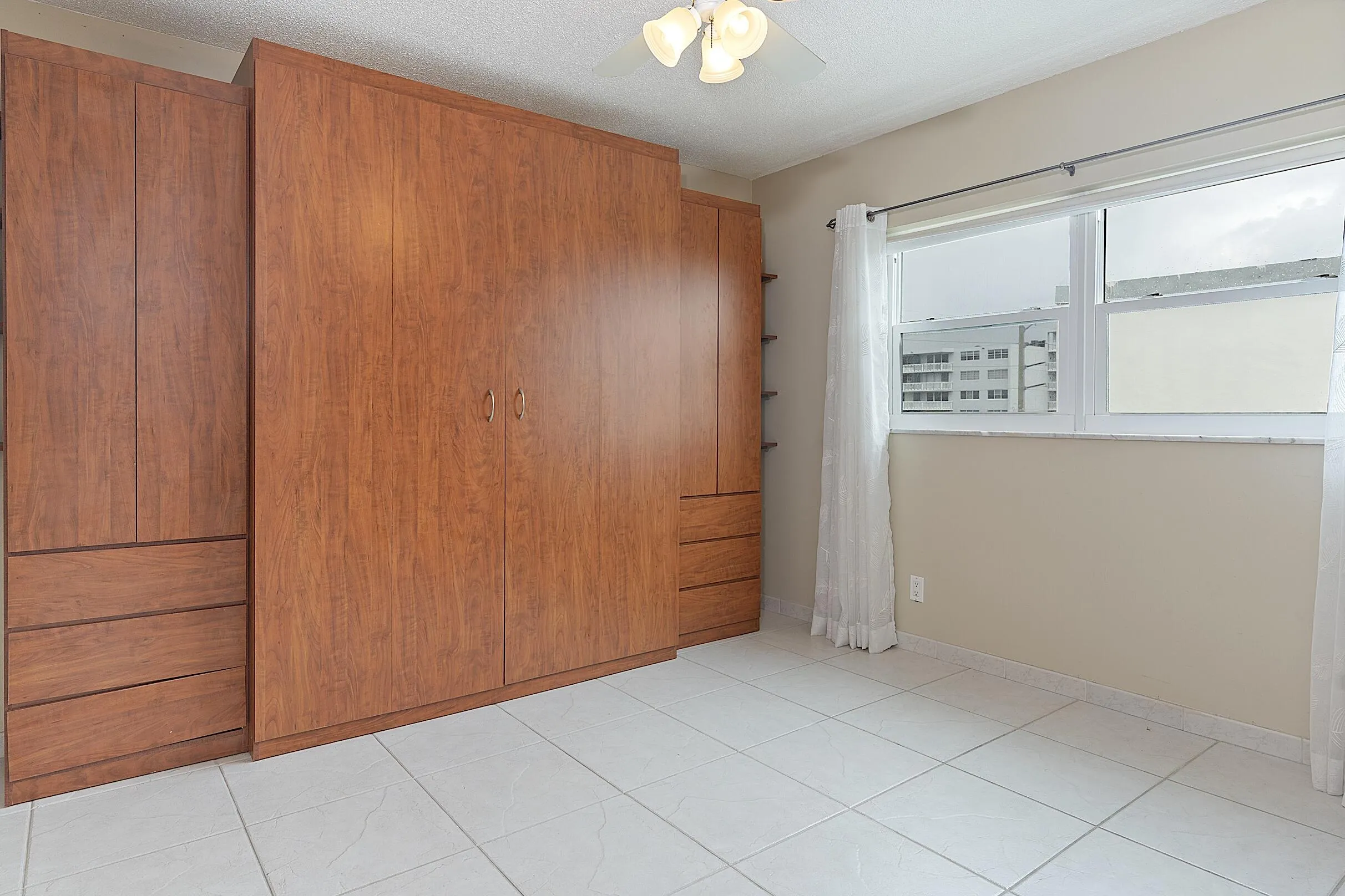 - 300 Northeast 14th Avenue, Hallandale