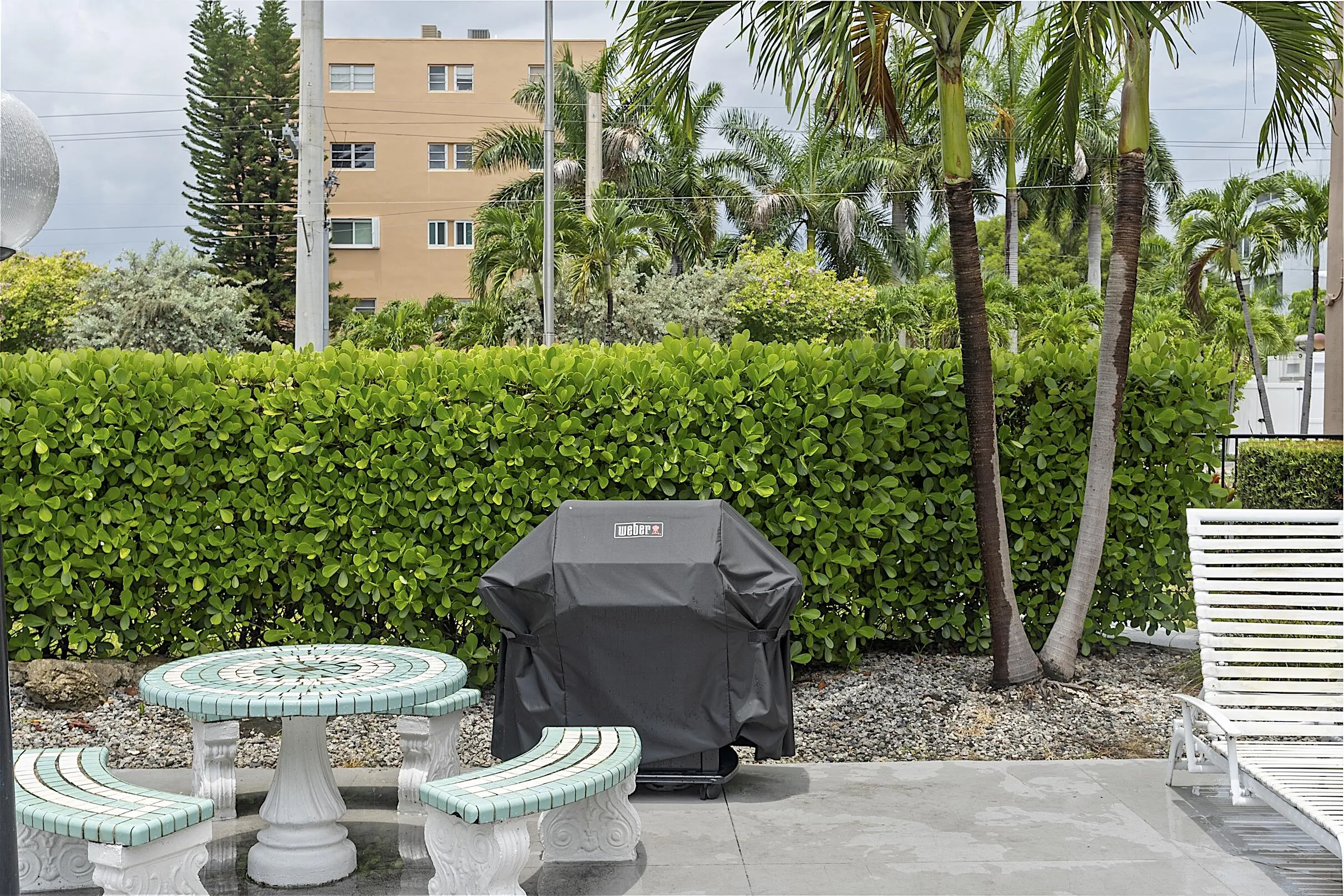 - 300 Northeast 14th Avenue, Hallandale