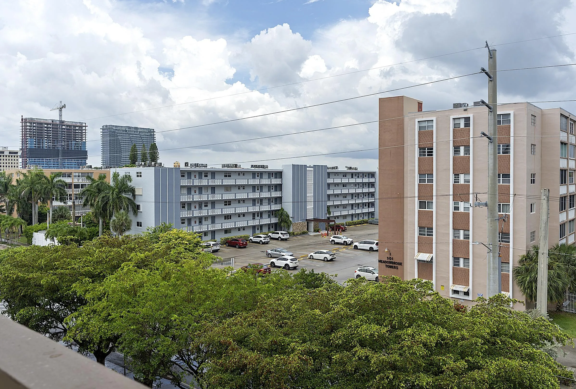 - 300 Northeast 14th Avenue, Hallandale